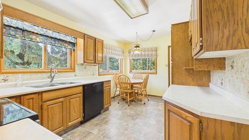 600 Knighton Road, Kimberley, BC - Indoor Photo Showing Kitchen With Double Sink