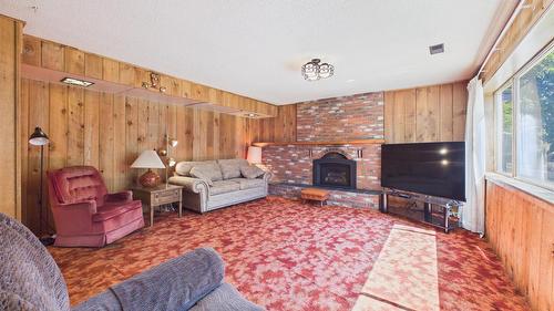 600 Knighton Road, Kimberley, BC - Indoor Photo Showing Living Room With Fireplace