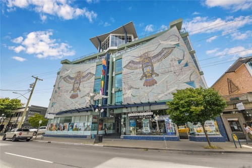#201-1061 Fort St  Victoria, BC V8V 5A1
