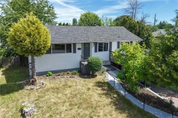 1710 Sprucewood Pl Saanich, BC V8N 1H3