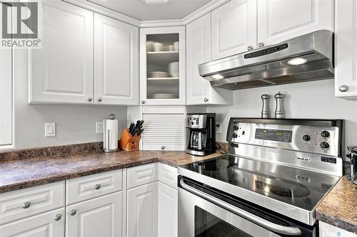 547 Bayview Terrace, Saskatoon, SK - Indoor Photo Showing Kitchen