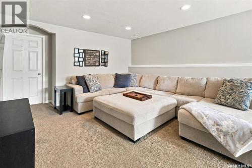 547 Bayview Terrace, Saskatoon, SK - Indoor Photo Showing Living Room