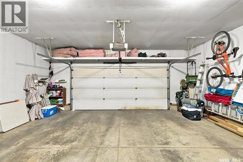 547 Bayview Terrace, Saskatoon, SK - Indoor Photo Showing Garage