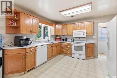 322 U Avenue N, Saskatoon, SK - Indoor Photo Showing Kitchen