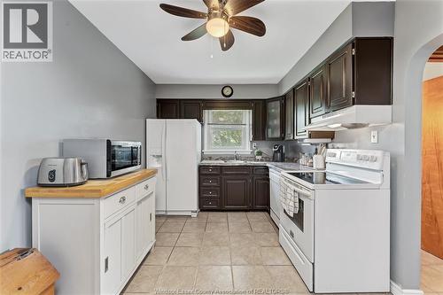 3668 Mckay, Windsor, ON - Indoor Photo Showing Kitchen