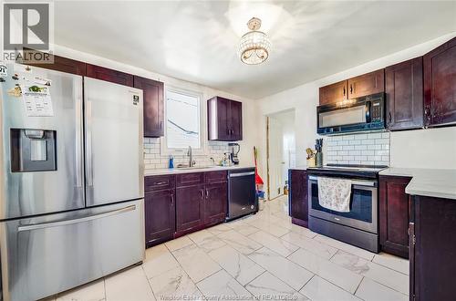 2286 Forest Avenue, Windsor, ON - Indoor Photo Showing Kitchen