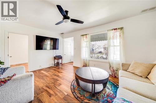 2286 Forest Avenue, Windsor, ON - Indoor Photo Showing Living Room