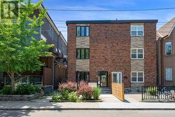 3 - 62 LIPPINCOTT STREET  Toronto, ON M5T 2R5