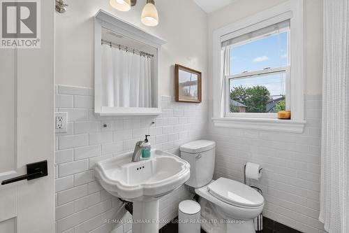 20 Belgrave Road, Ottawa, ON - Indoor Photo Showing Bathroom