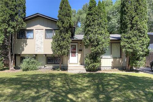139 Costello Dr, Winnipeg, MB - Outdoor