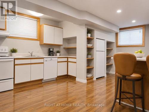 911 CALIFORNIA AVENUE , Windsor, Ontario N9B 2Z5 3