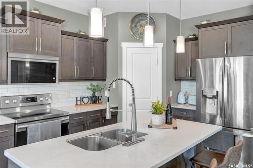 1049 Maplewood Drive, Moose Jaw, SK - Indoor Photo Showing Kitchen With Double Sink With Upgraded Kitchen