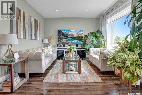 1049 Maplewood Drive, Moose Jaw, SK - Indoor Photo Showing Living Room