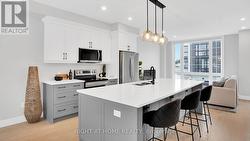 Kitchen/ Centre Island - 