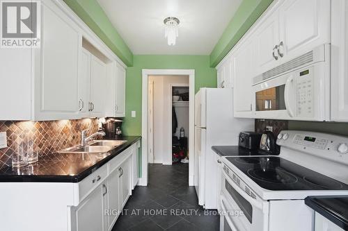 68 Talavera Crescent, London East (East I), ON - Indoor Photo Showing Kitchen With Double Sink