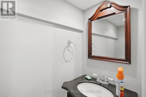 57 Rosebery Place, St. Thomas, ON - Indoor Photo Showing Bathroom