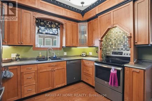 57 Rosebery Place, St. Thomas, ON - Indoor Photo Showing Kitchen