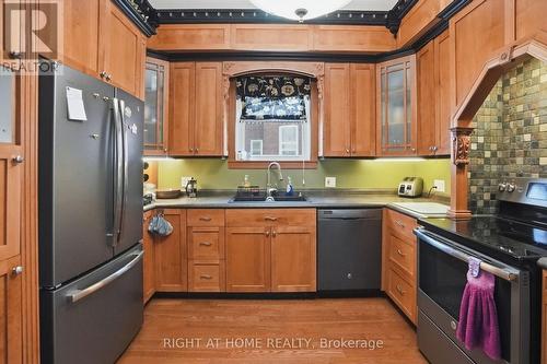 57 Rosebery Place, St. Thomas, ON - Indoor Photo Showing Kitchen