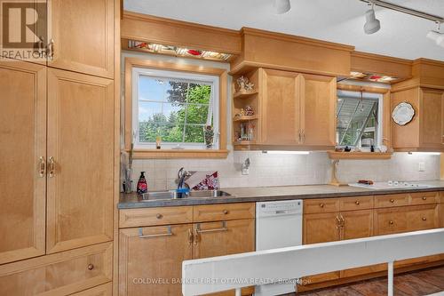 2014 River Road N, Ottawa, ON - Indoor Photo Showing Kitchen With Double Sink