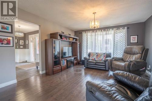 3810 Queen St E, Sault Ste. Marie, ON - Indoor Photo Showing Living Room