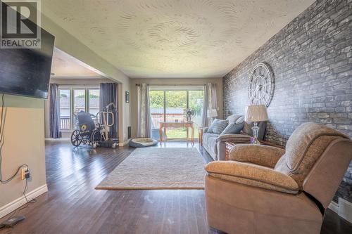 3810 Queen St E, Sault Ste. Marie, ON - Indoor Photo Showing Living Room
