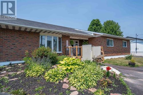 3810 Queen St E, Sault Ste. Marie, ON - Outdoor