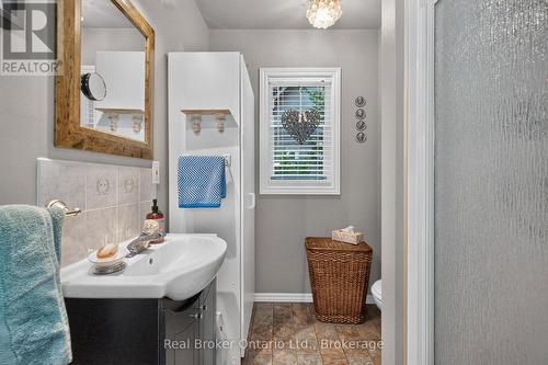224 Tiny Beaches Road S Road, Tiny, ON - Indoor Photo Showing Bathroom