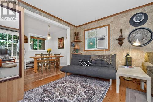 224 Tiny Beaches Road S Road, Tiny, ON - Indoor Photo Showing Living Room