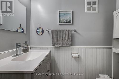 2 pc Powder Room - 5 - 81 Parkside Drive, St. Thomas, ON - Indoor Photo Showing Bathroom