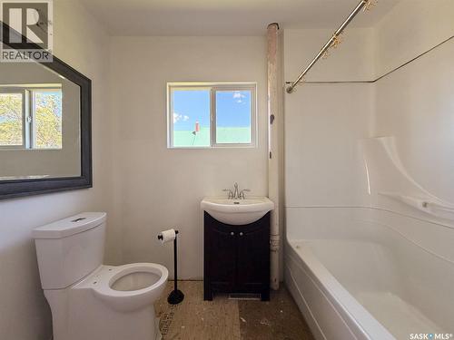 295 Ensign Street, Pennant, SK - Indoor Photo Showing Bathroom