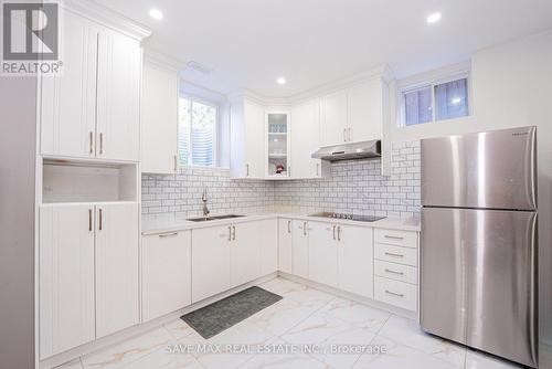47 Legendary Circle, Brampton, ON - Indoor Photo Showing Kitchen With Upgraded Kitchen