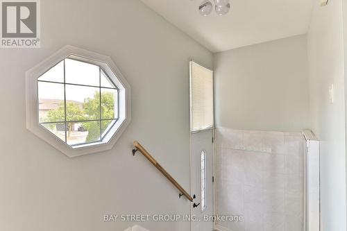 UPPER UNIT - 489 FERGO AVENUE , Mississauga, Ontario L5B 2J2 2