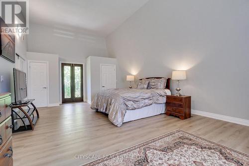 1543 Indian Grove, Mississauga, ON - Indoor Photo Showing Bedroom