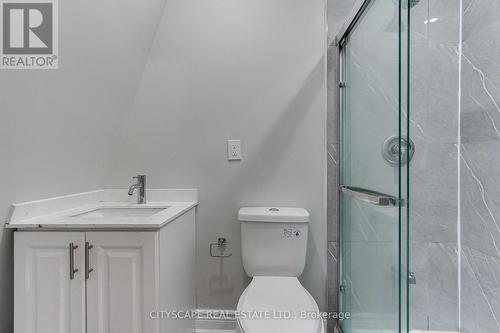1543 Indian Grove, Mississauga, ON - Indoor Photo Showing Bathroom