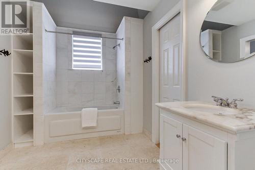 1543 Indian Grove, Mississauga, ON - Indoor Photo Showing Bathroom