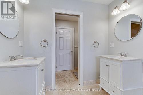 1543 Indian Grove, Mississauga, ON - Indoor Photo Showing Bathroom