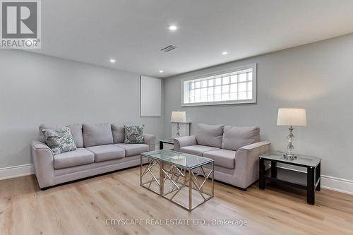 1543 Indian Grove, Mississauga, ON - Indoor Photo Showing Living Room
