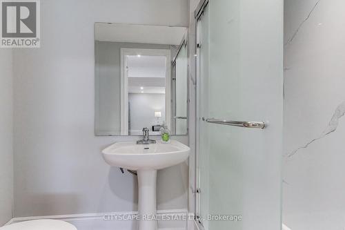 1543 Indian Grove, Mississauga, ON - Indoor Photo Showing Bathroom