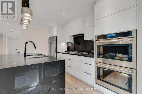 44 Bendamere Crescent, Markham, ON - Indoor Photo Showing Kitchen With Upgraded Kitchen