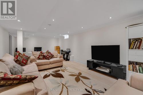 44 Bendamere Crescent, Markham, ON - Indoor Photo Showing Living Room