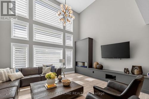 28 Martingale Terrace, St. Thomas, ON - Indoor Photo Showing Living Room