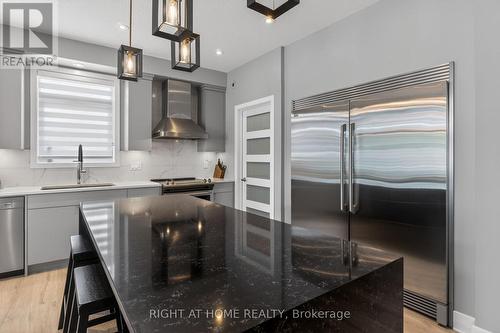 28 Martingale Terrace, St. Thomas, ON - Indoor Photo Showing Kitchen With Upgraded Kitchen
