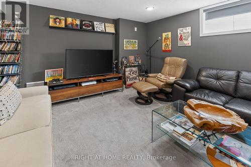 28 Martingale Terrace, St. Thomas, ON - Indoor Photo Showing Living Room