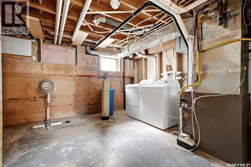 1601 Lacon Street, Regina, SK - Indoor Photo Showing Laundry Room