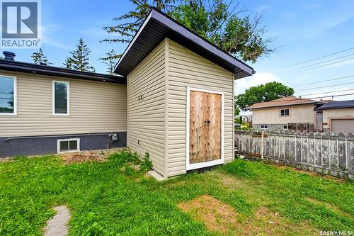 1601 Lacon Street, Regina, SK - Outdoor With Exterior