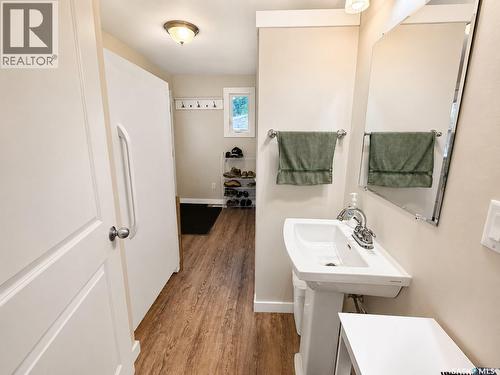 205 3Rd Avenue, Harris, SK - Indoor