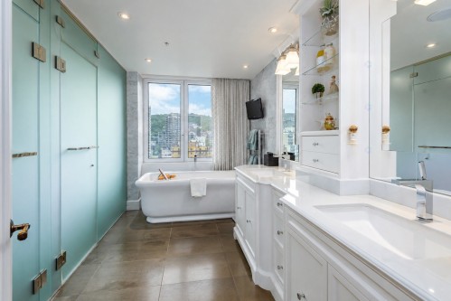 Master Bathroom - 17E-1650 Rue Sherbrooke O., Montréal (Ville-Marie), QC - Indoor Photo Showing Bathroom