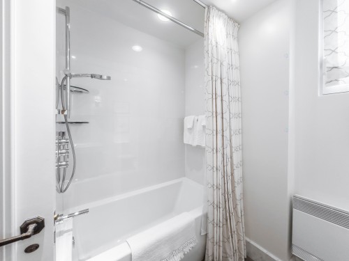Bathroom - 17E-1650 Rue Sherbrooke O., Montréal (Ville-Marie), QC - Indoor Photo Showing Bathroom