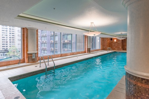 Pool - 17E-1650 Rue Sherbrooke O., Montréal (Ville-Marie), QC - Indoor Photo Showing Other Room With In Ground Pool