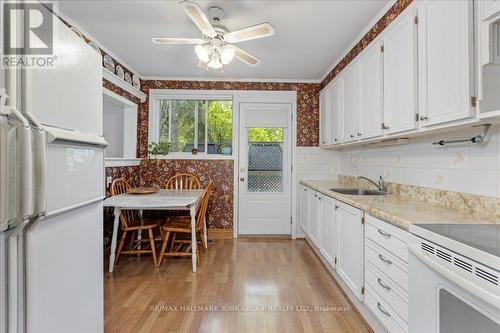 2 Corbett Crescent, Aurora, ON - Indoor Photo Showing Kitchen